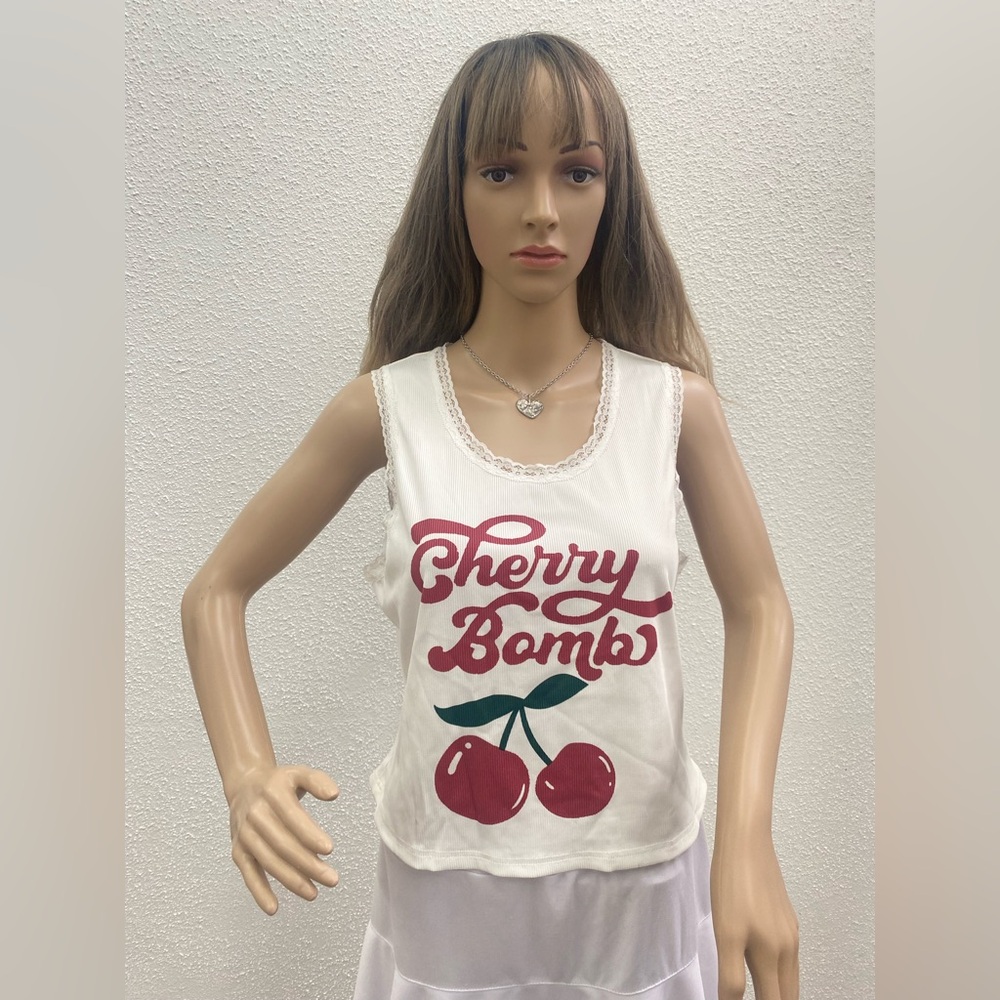 ROMWE CHERRY BOMB TOP Size M